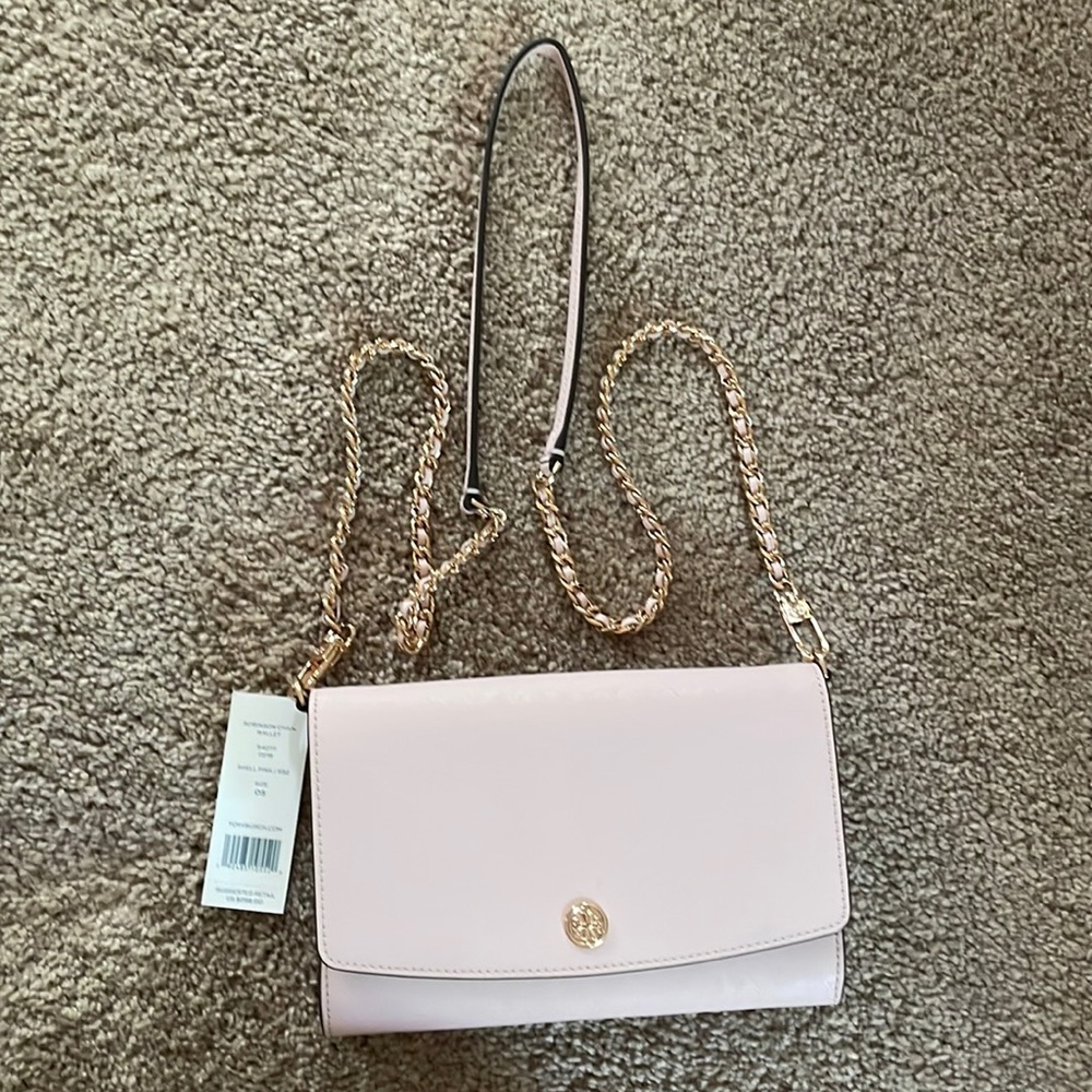 NWT Robinson Chain Wallet- Sea Shell Pink